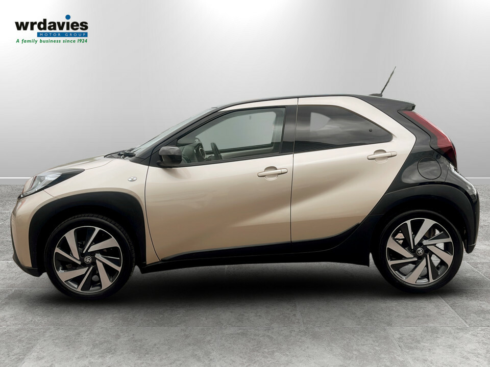 Toyota Aygo X 1.0 Vvt-i Edge DW23FZJ Beige #4