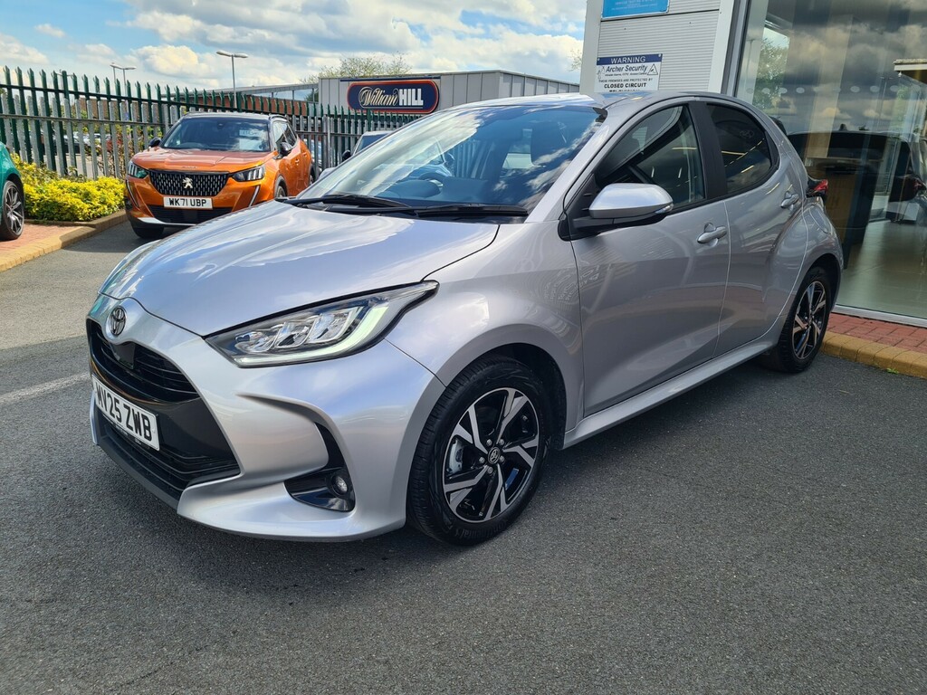 Toyota Yaris 1.5 Hybrid Design Cvt MV25ZWB Silver #3