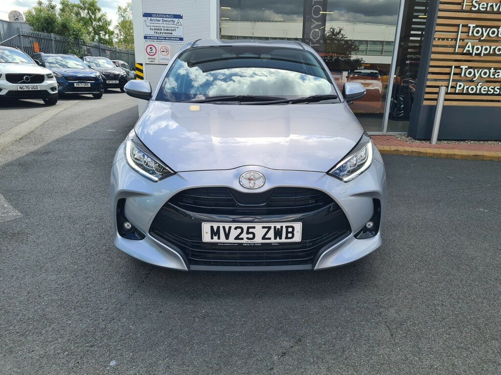 Toyota Yaris 1.5 Hybrid Design Cvt MV25ZWB Silver #2