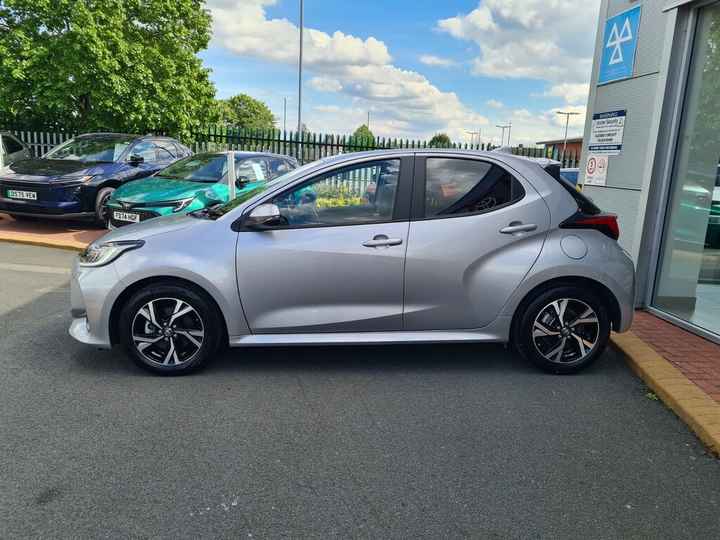 Toyota Yaris 1.5 Hybrid Design Cvt MV25ZWB Silver #4