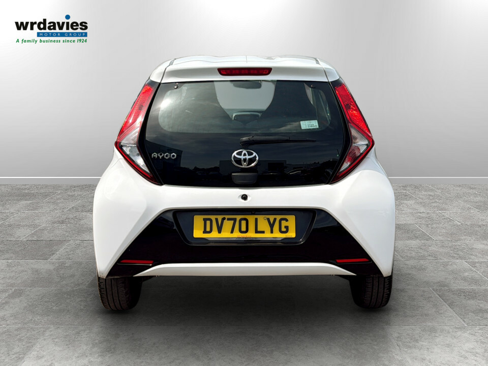 Toyota Aygo 1.0 Vvt-i X-play Tss DV70LYG White #6