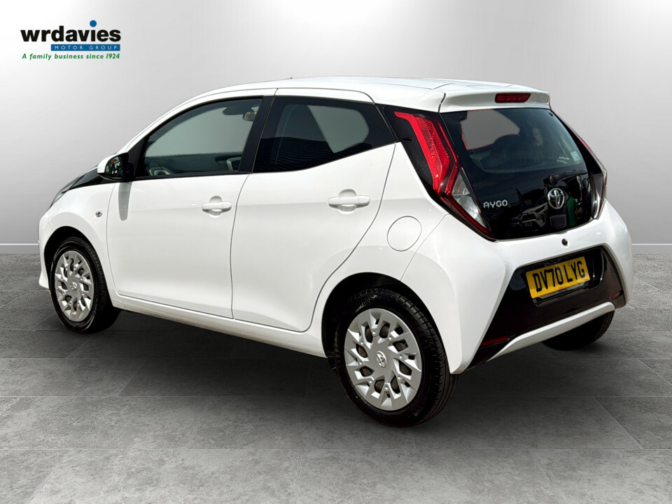 Toyota Aygo 1.0 Vvt-i X-play Tss DV70LYG White #5