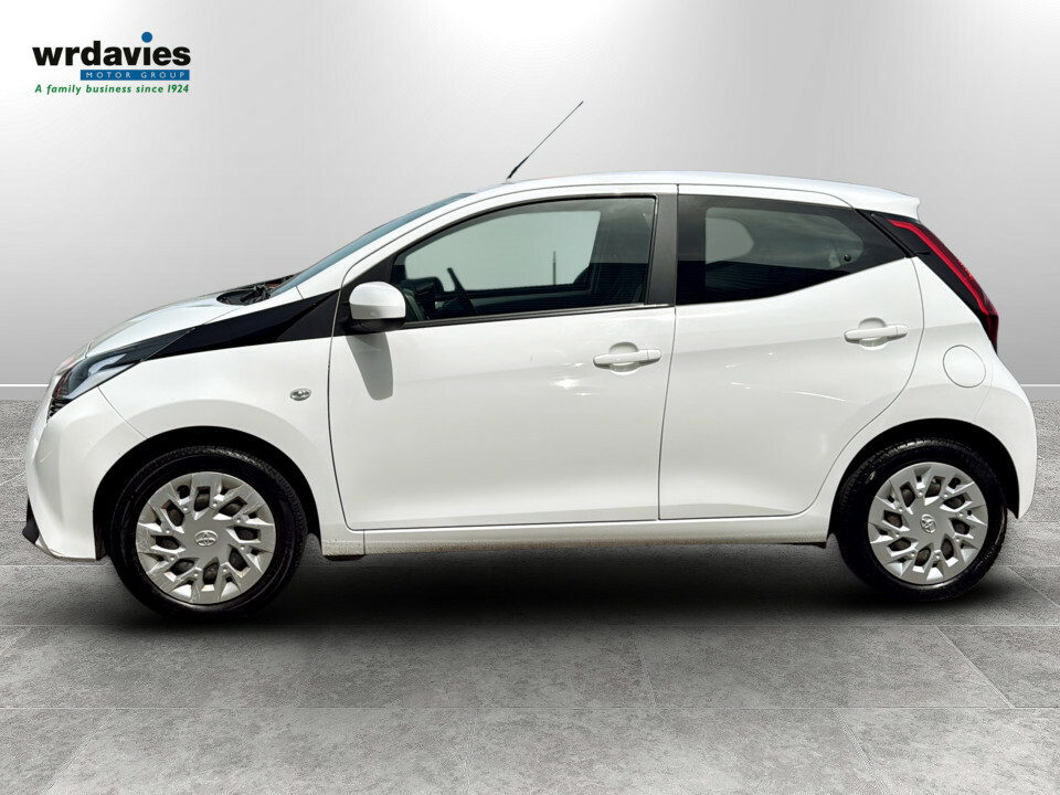 Toyota Aygo 1.0 Vvt-i X-play Tss DV70LYG White #4