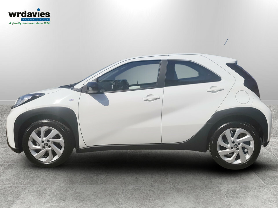 Toyota Aygo X 1.0 Vvt-i Pure DU25FDM White #4