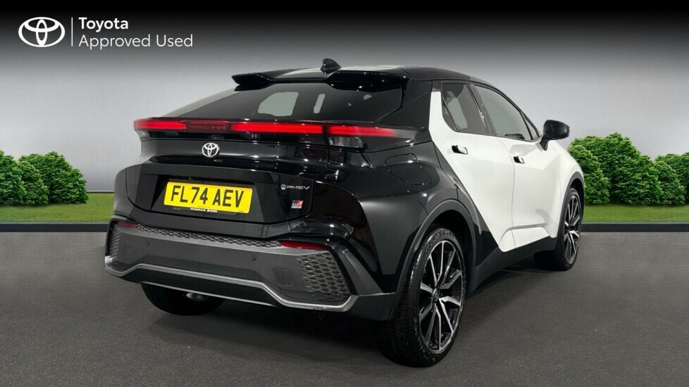 Toyota C-Hr 2.0 Phev Gr Sport Cvt FL74AEV White #2