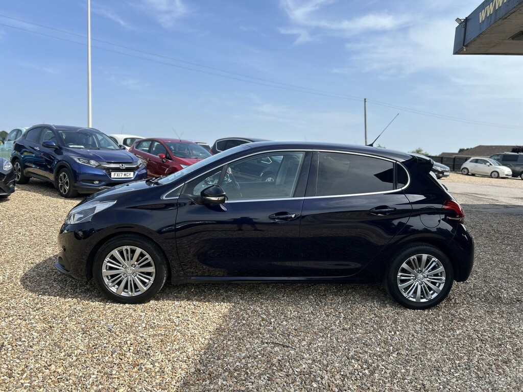 Peugeot 208 Hatchback 1.6 Bluehdi Allure 2018 Blue #4