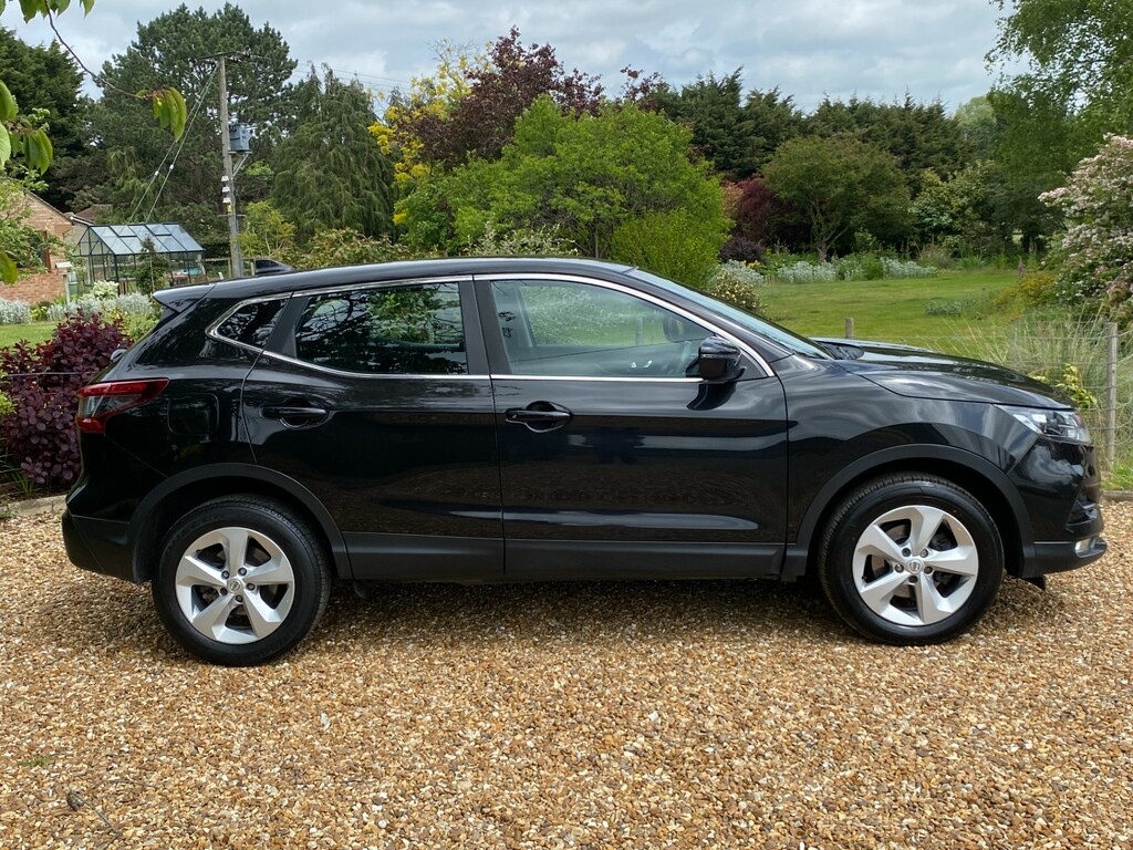 Nissan Qashqai 1.3 Dig-t Acenta Premium Suv Eur FL68XFG Black #4