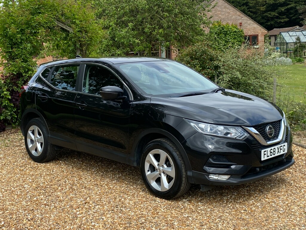 Nissan Qashqai 1.3 Dig-t Acenta Premium Suv Eur FL68XFG Black #3