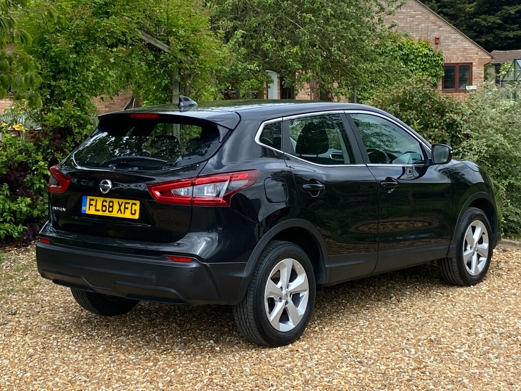 Nissan Qashqai 1.3 Dig-t Acenta Premium Suv Eur FL68XFG Black #6