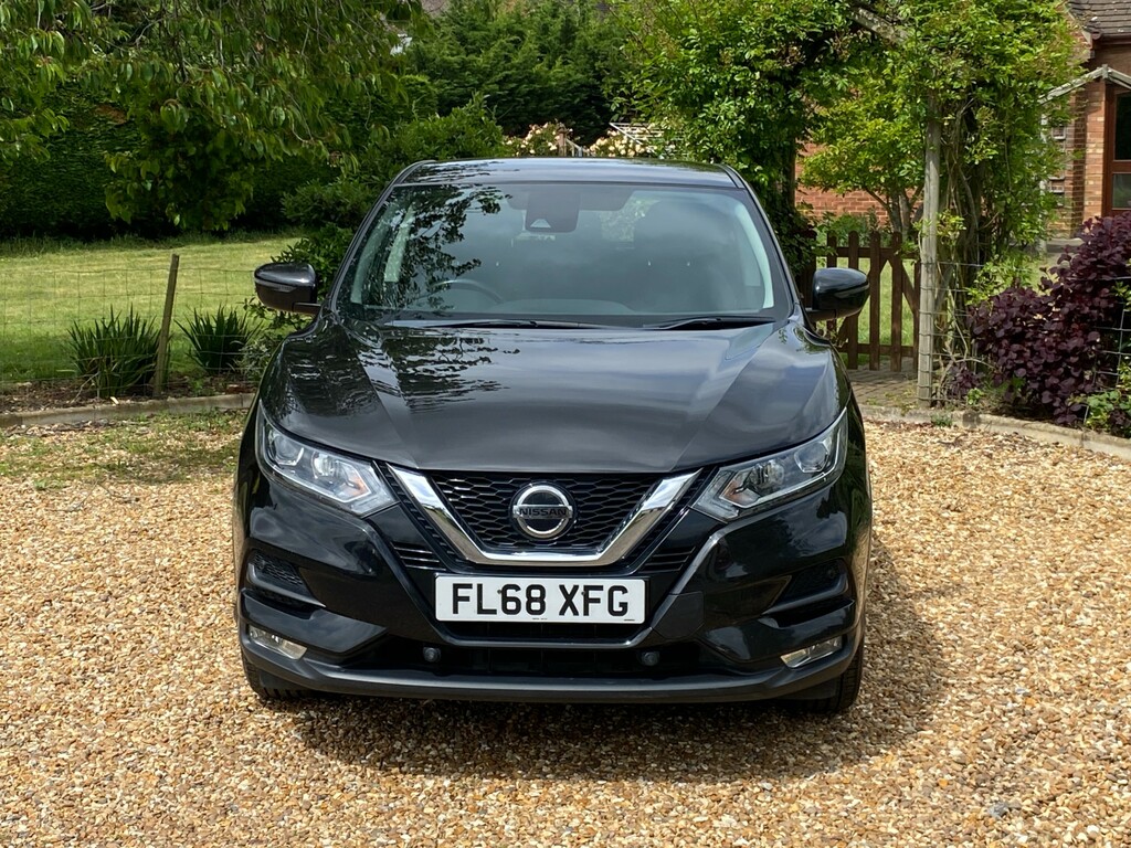 Nissan Qashqai 1.3 Dig-t Acenta Premium Suv Eur FL68XFG Black #2