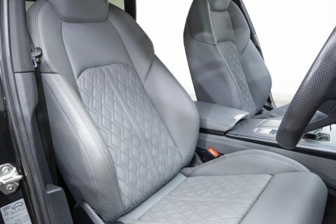Audi  Carbon Black 450Ps Red #19