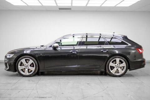 Audi  Carbon Black 450Ps Red #2