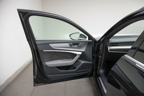Audi  Carbon Black 450Ps Red #15