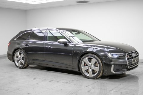 Audi  Carbon Black 450Ps Red #14