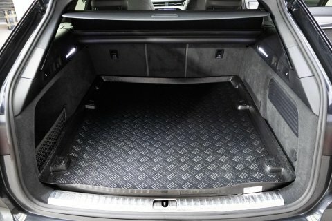 Audi  Carbon Black 450Ps Red #6