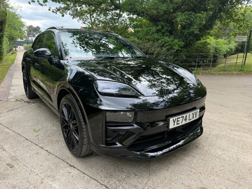 Porsche Macan Suv YE74LXV Black #2