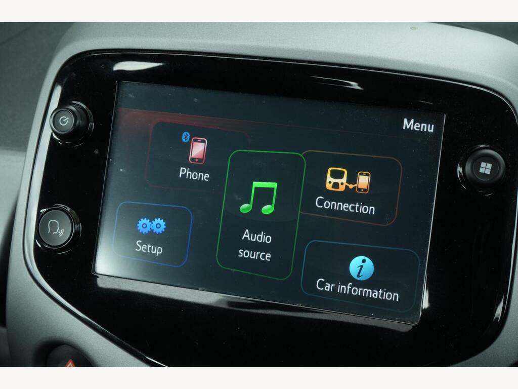 Toyota Aygo 1.0 Vvt-i X-play Euro 6 SV69NLP White #4