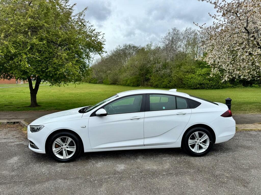 Vauxhall Insignia 1.6 Turbo D Blueinjection Design Grand Sport Euro BX68DFO White #4