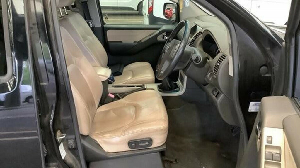 Nissan Pathfinder 2.5 Tekna Dci Black #9