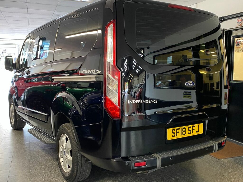 Ford Tourneo Custom 2.0 310 Ecoblue Titanium Minibus Double Cab Di Black #2