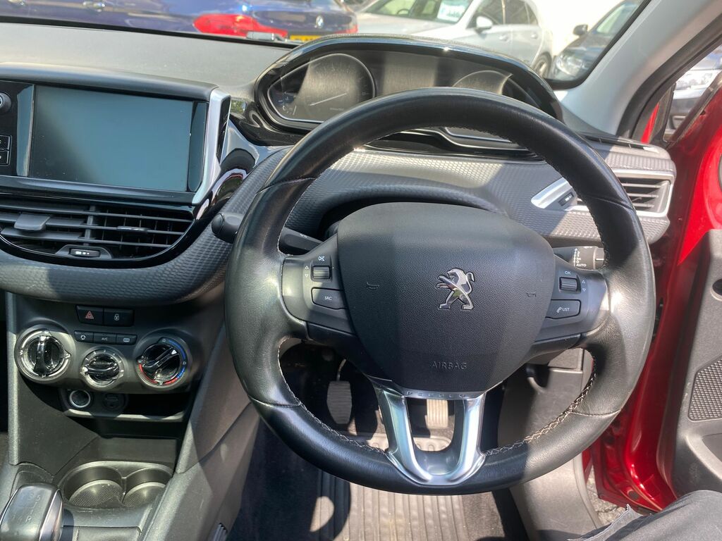 Peugeot 208 1.2 Puretech Allure Premium Hatchback M MF18ZTX Red #3