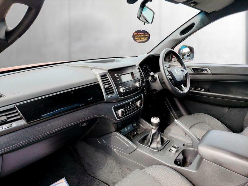 SsangYong Musso Plus White #12