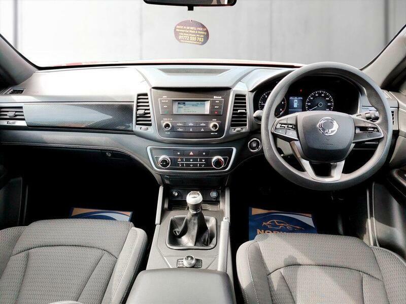 SsangYong Musso Plus White #9
