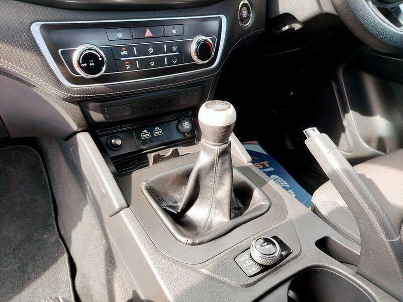 SsangYong Musso Plus White #20