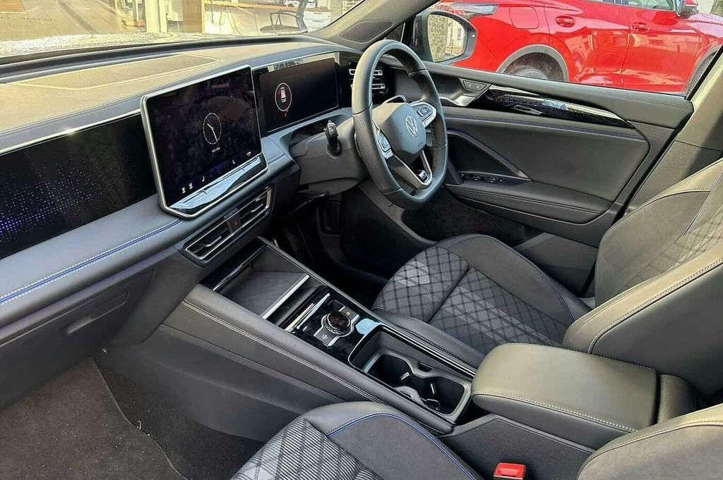 Volkswagen Tiguan 1.5 Etsi Mhev R-line Suv Hybrid Dsg WK75HWR Silver #2