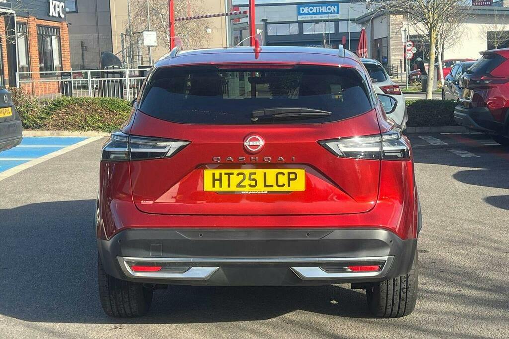 Nissan Qashqai 1.3 Dig T Mhev N Connecta Suv Hybrid Xt HT25LCP Red #4