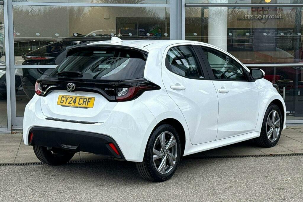 Toyota Yaris 1.5 Vvt H Icon Hatchback Hybrid E Cvt White #2
