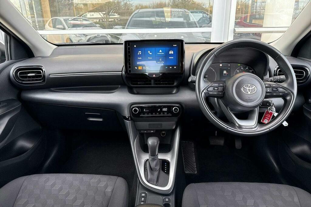 Toyota Yaris 1.5 Vvt H Icon Hatchback Hybrid E Cvt White #6