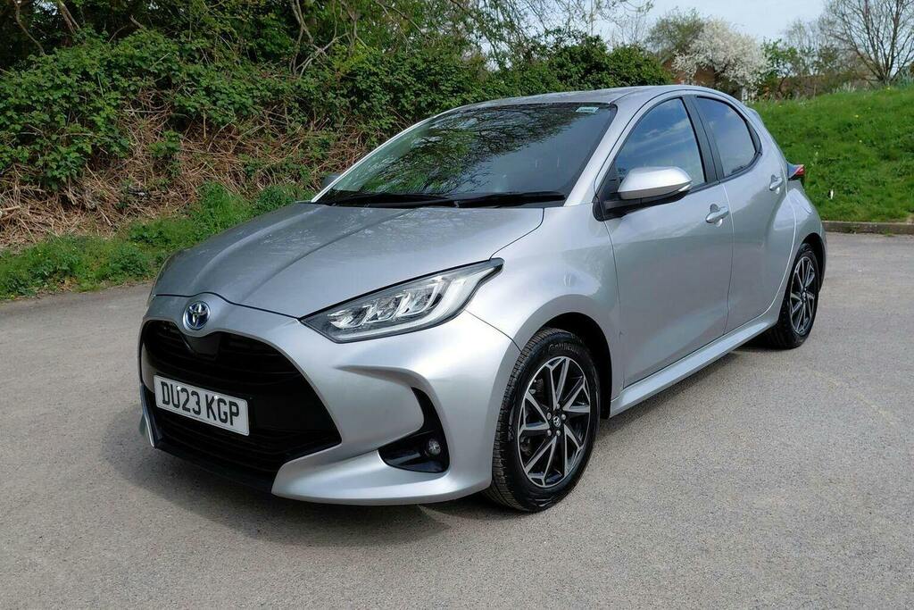 Toyota Yaris 1.5 Vvt H Design Hatchback Hybrid E Cvt Silver #3