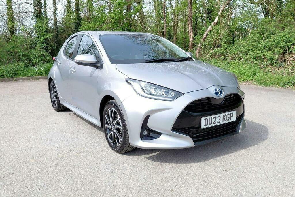 Toyota Yaris 1.5 Vvt H Design Hatchback Hybrid E Cvt Silver