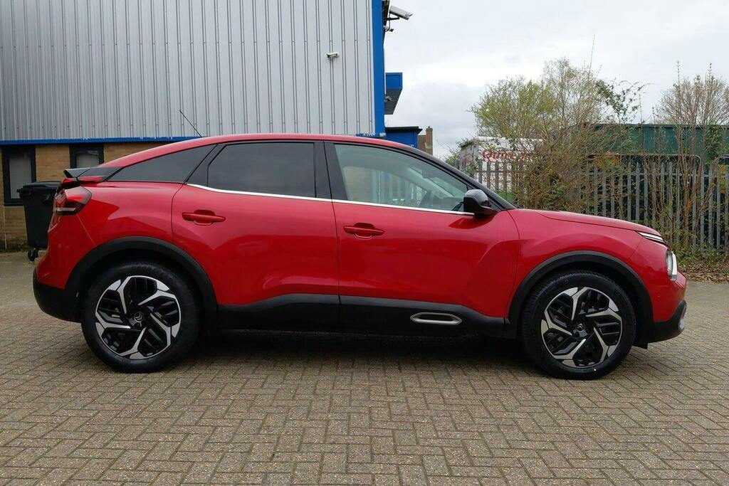 Citroen C4 1.2 Puretech Shine Hatchback FV22CWW Red #2