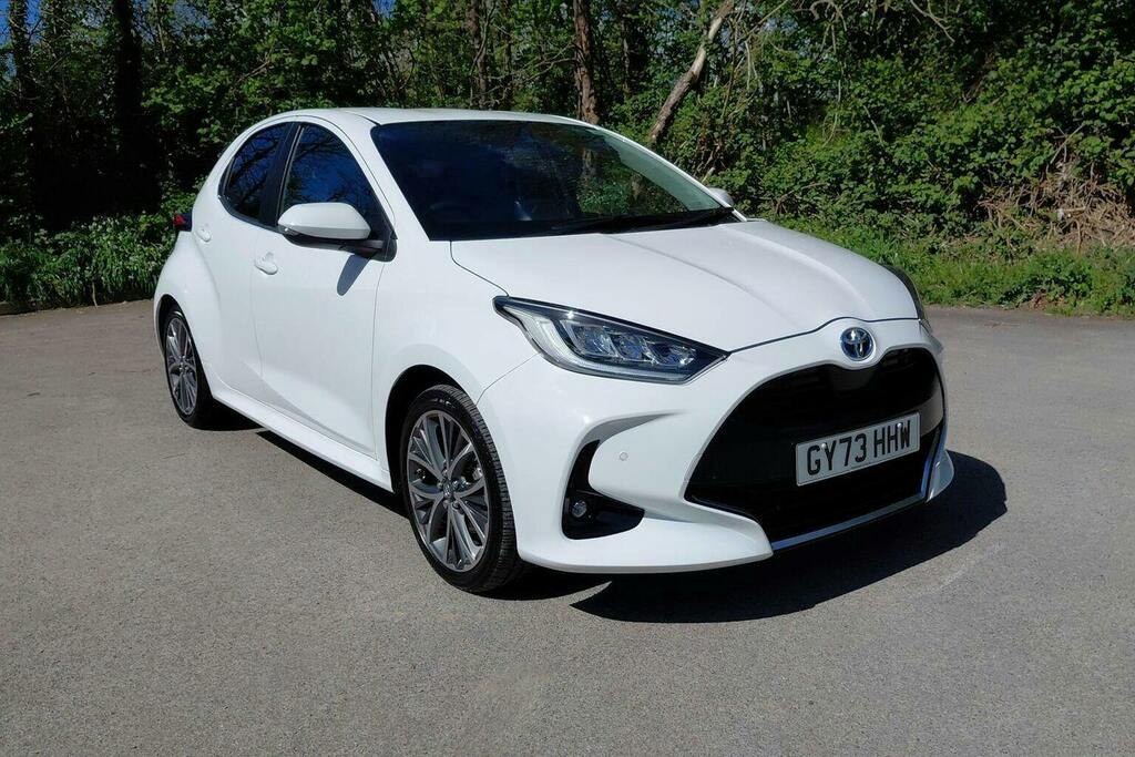 Toyota Yaris 1.5 Vvt H Excel Hatchback Hybrid E Cvt White