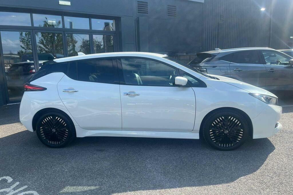 Nissan Leaf 39Kwh Tekna Hatchback AY23UHA White #2