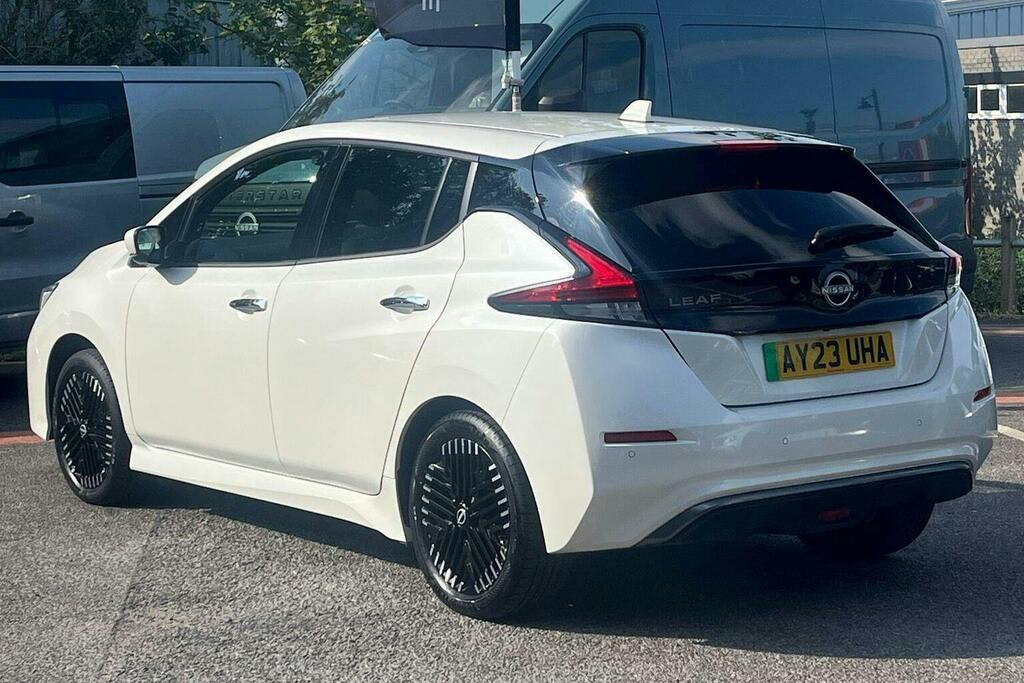 Nissan Leaf 39Kwh Tekna Hatchback AY23UHA White #5