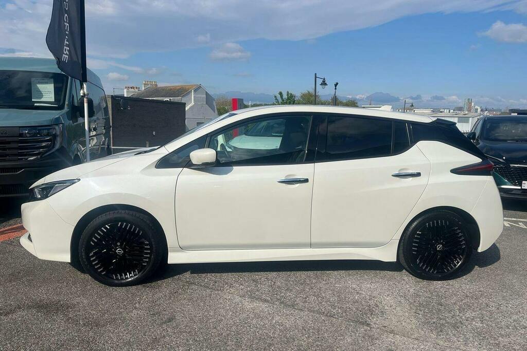Nissan Leaf 39Kwh Tekna Hatchback AY23UHA White #6