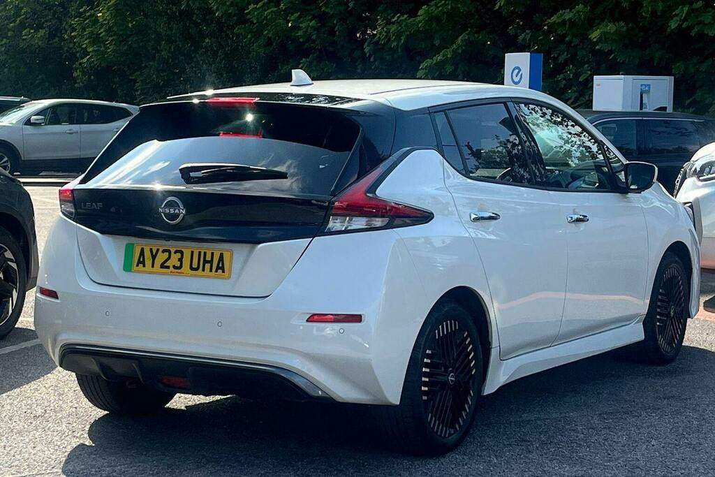 Nissan Leaf 39Kwh Tekna Hatchback AY23UHA White #3