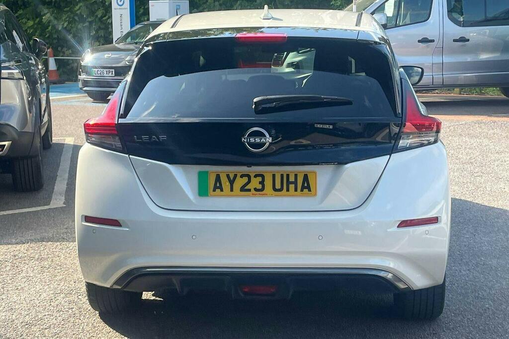 Nissan Leaf 39Kwh Tekna Hatchback AY23UHA White #4