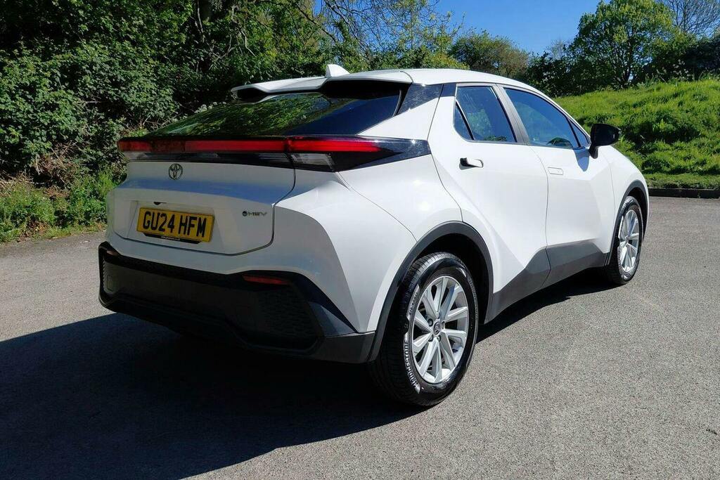 Toyota C-Hr 1.8 Vvt H Icon Suv Hybrid Cvt White #2