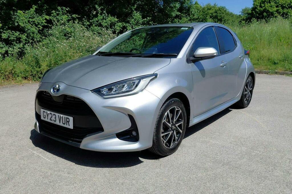 Toyota Yaris 1.5 Vvt H Design Hatchback Hybrid E Cvt GY23VUR Silver #3