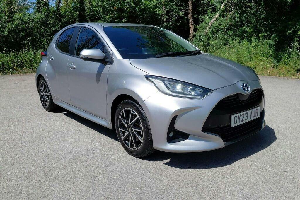 Toyota Yaris 1.5 Vvt H Design Hatchback Hybrid E Cvt Silver