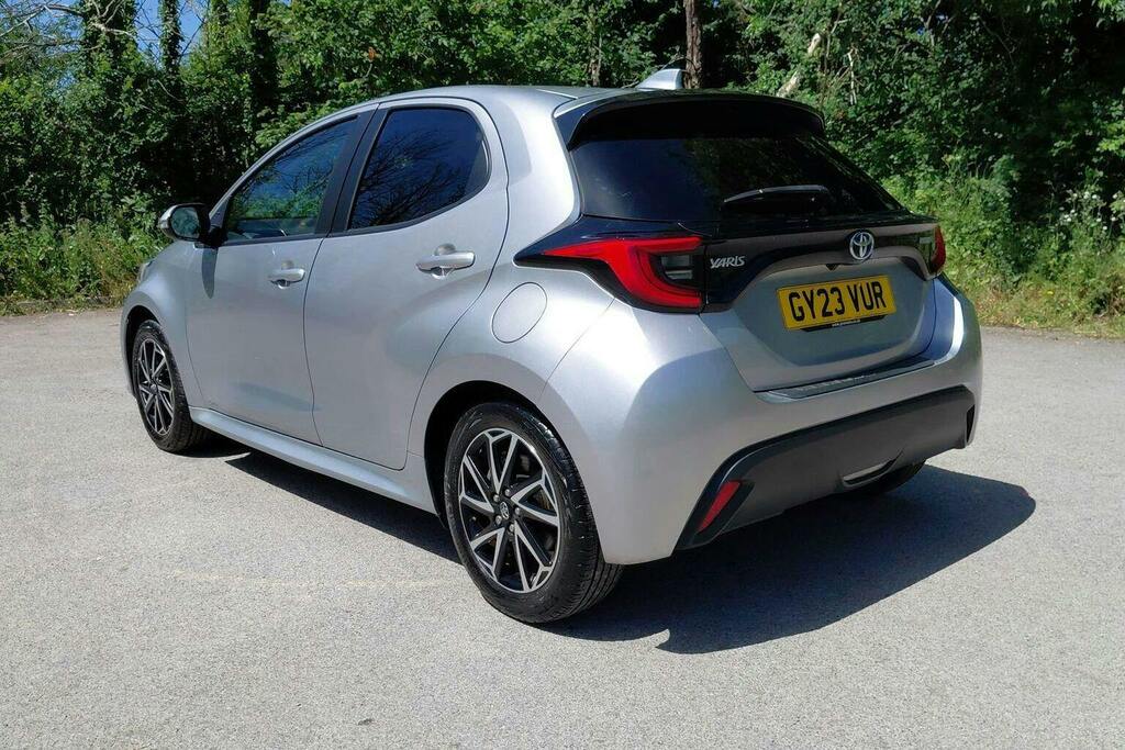 Toyota Yaris 1.5 Vvt H Design Hatchback Hybrid E Cvt GY23VUR Silver #4