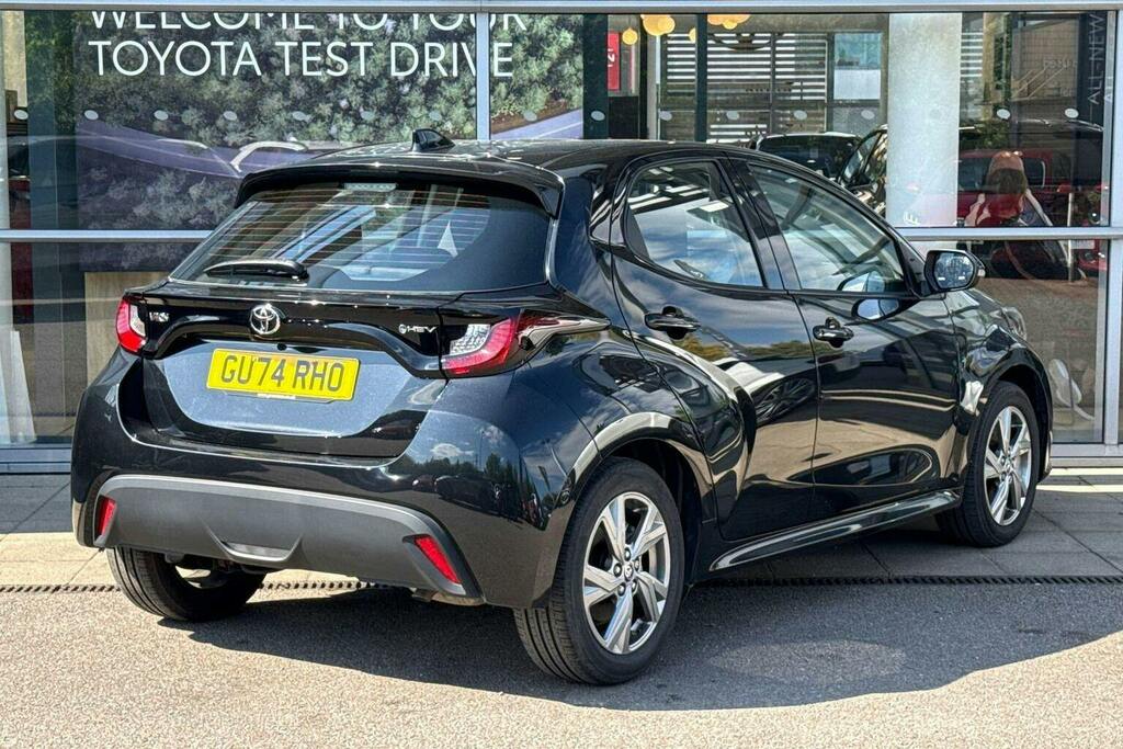 Toyota Yaris 1.5 Vvt H Icon Hatchback Hybrid E Cvt GU74RHO Black #2