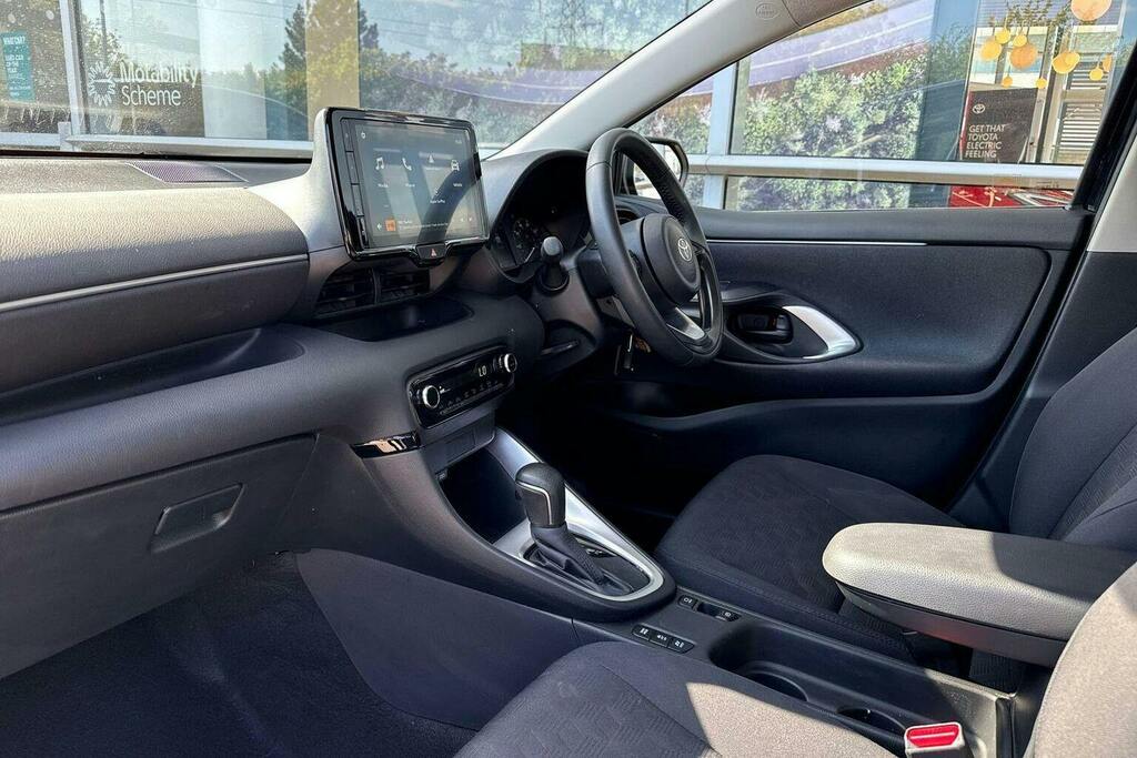 Toyota Yaris 1.5 Vvt H Icon Hatchback Hybrid E Cvt GU74RHO Black #5