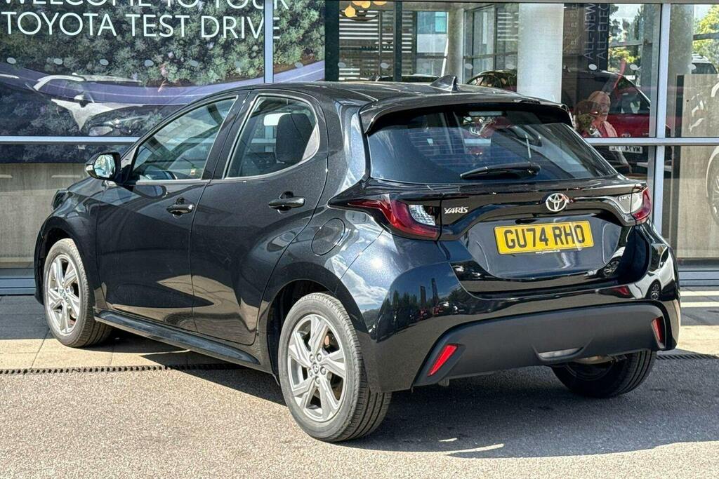 Toyota Yaris 1.5 Vvt H Icon Hatchback Hybrid E Cvt GU74RHO Black #4