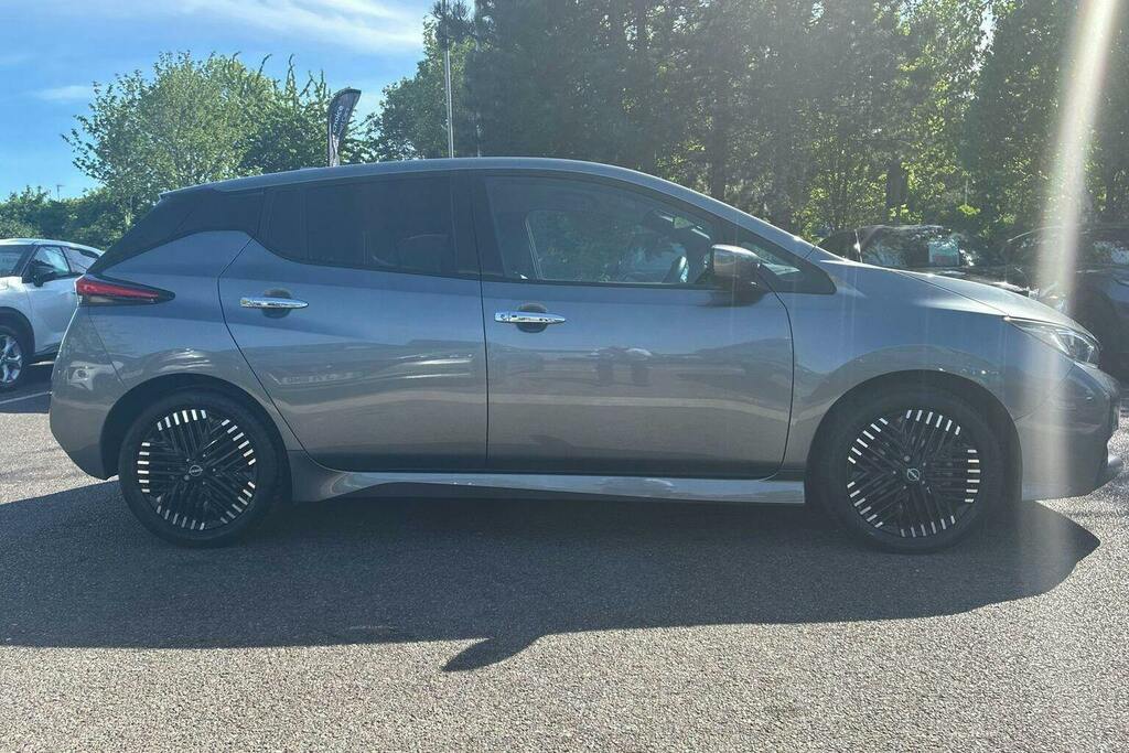 Nissan Leaf 39Kwh N Connecta Hatchback YE22JJU Grey #2