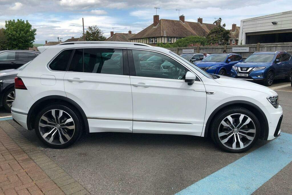 Volkswagen Tiguan 2.0 Tdi R-line Tech Suv Dsg 4Motion GX19ZFB White #2